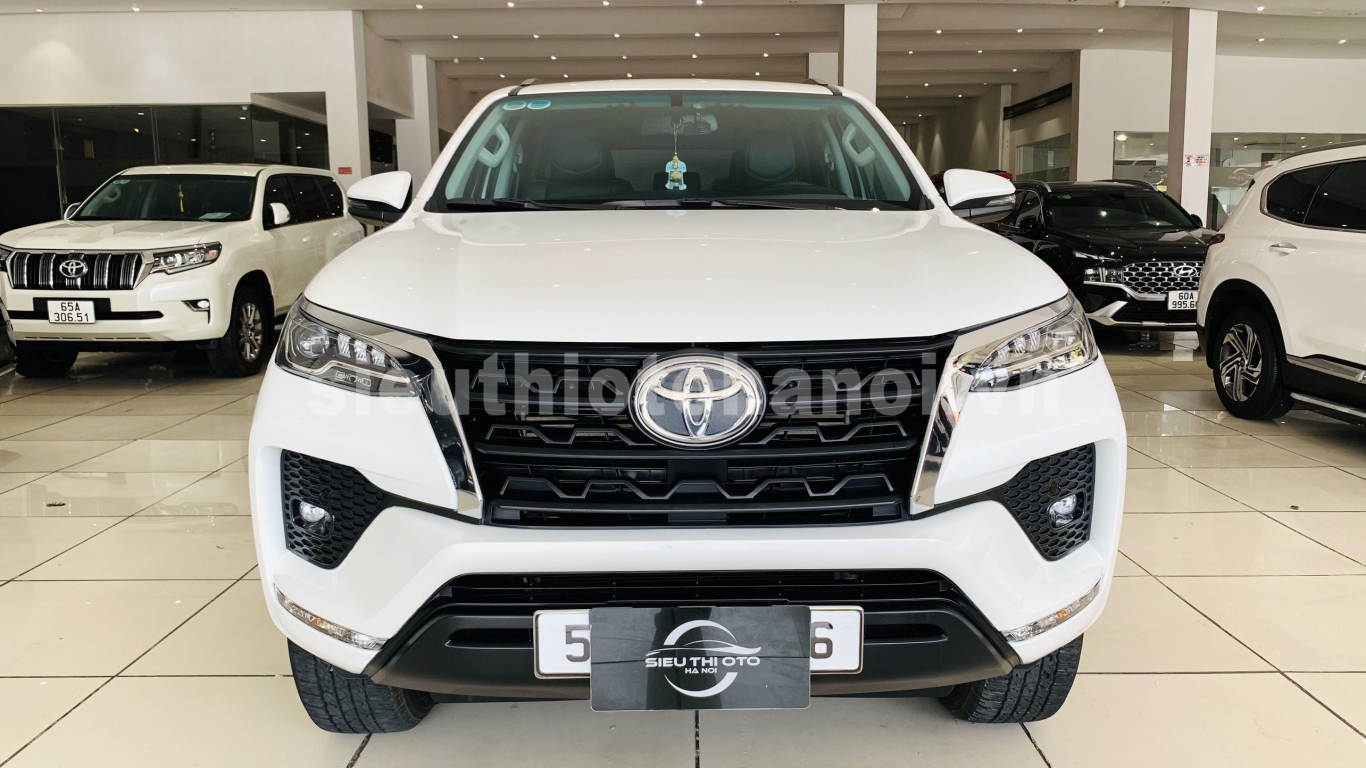 toyota-fortuner-2-4at-4x2-2022