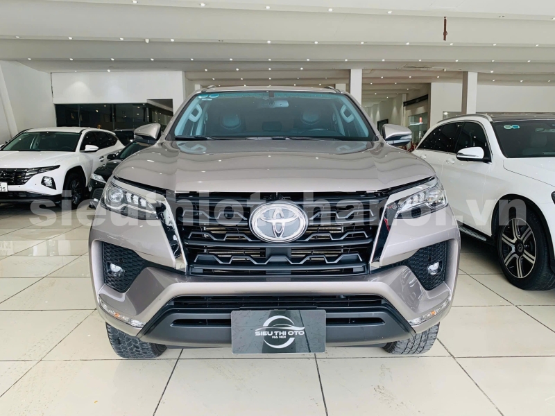 toyota-fortuner-2-4at-2022